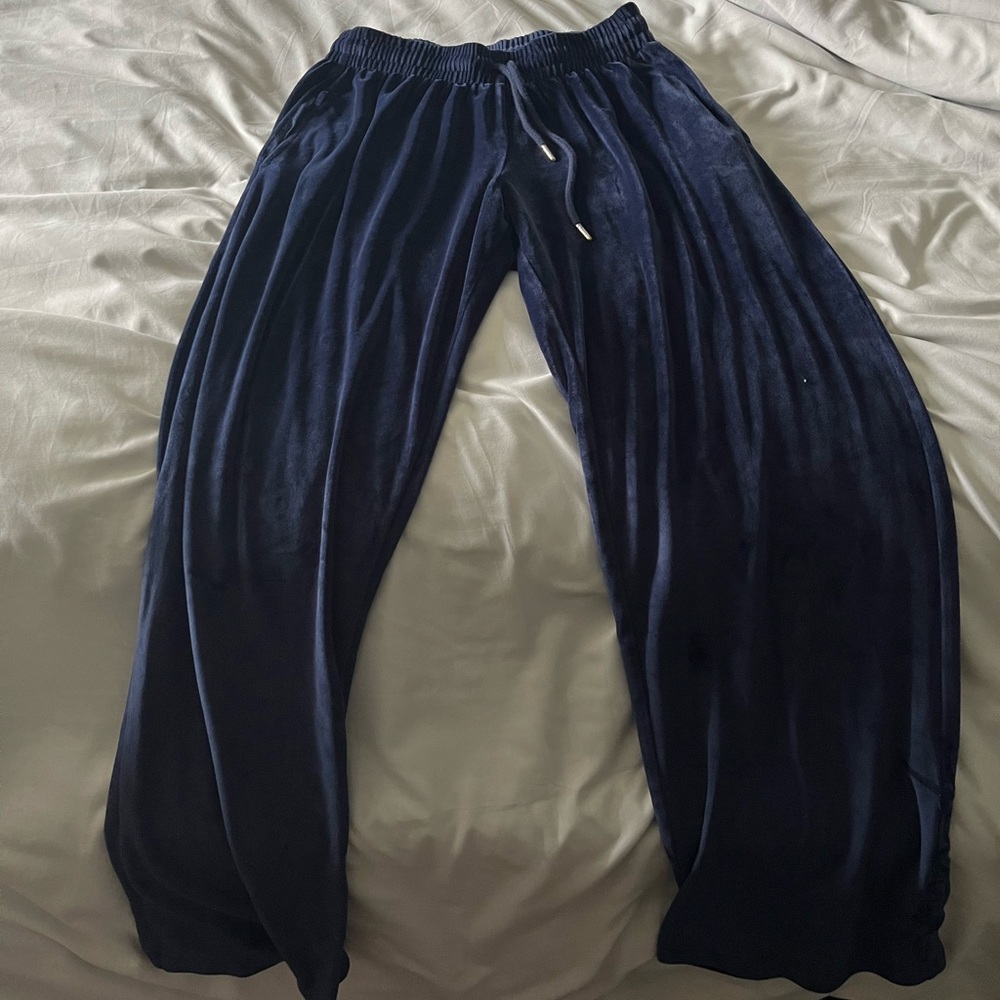 Blue velvet VS pink pajama pants xs